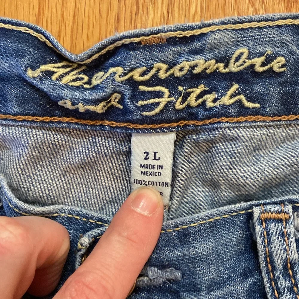 A&F flare leg Distressed Jeans 2L - Picture 5 of 9